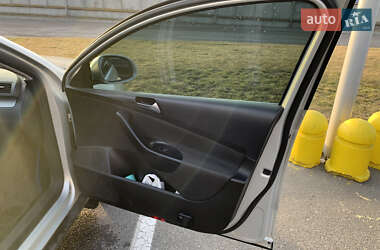 Седан Volkswagen Passat 2010 в 