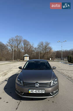 Седан Volkswagen Passat 2011 в Дніпрі