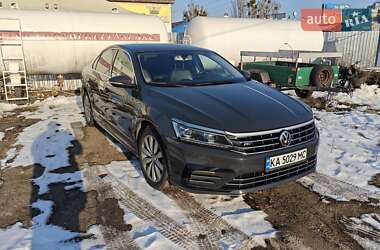 Седан Volkswagen Passat 2017 в Києві