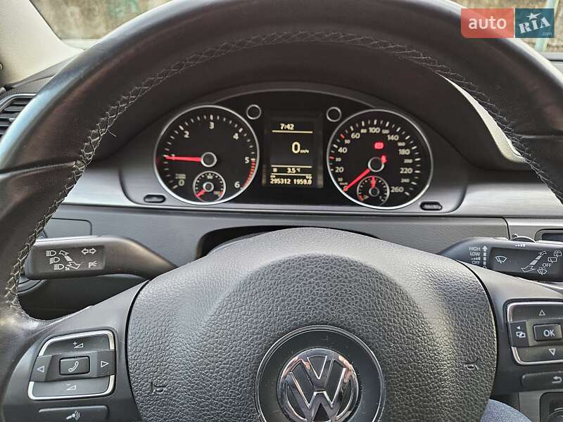 Універсал Volkswagen Passat 2011 в Запоріжжі