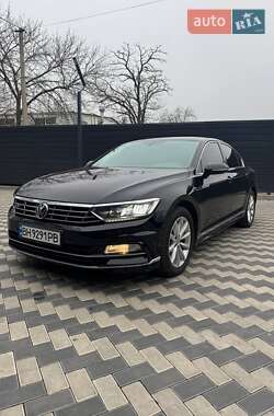 Седан Volkswagen Passat 2015 в Николаеве