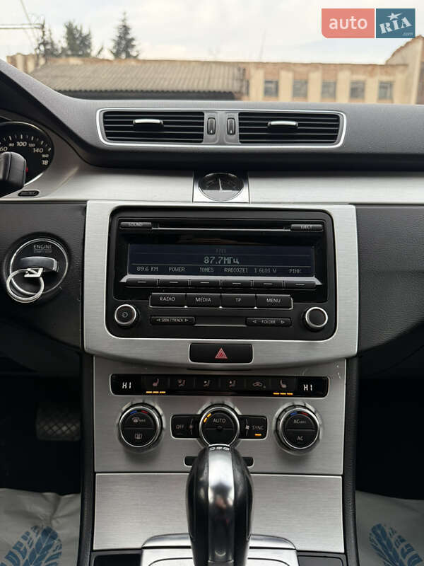 Універсал Volkswagen Passat 2012 в Тячеві