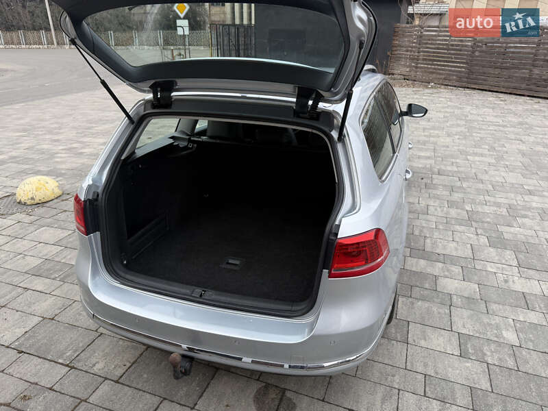 Універсал Volkswagen Passat 2012 в Тячеві