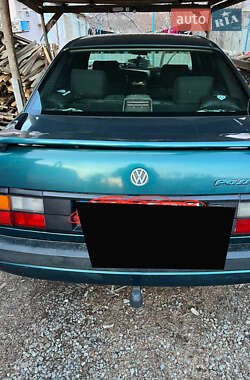 Седан Volkswagen Passat 1992 в 