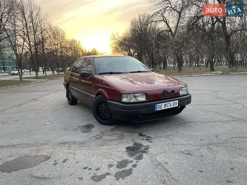 Седан Volkswagen Passat 1989 в Николаеве