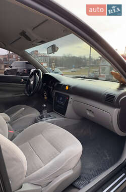 Седан Volkswagen Passat 2002 в 