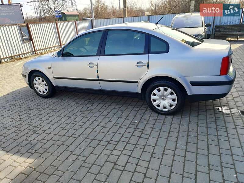 Седан Volkswagen Passat 1998 в 
