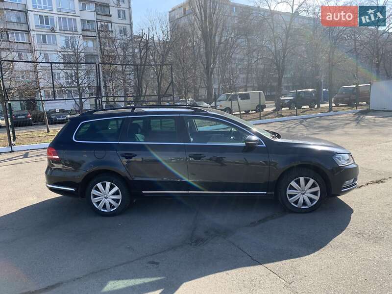 Универсал Volkswagen Passat 2012 в Киеве