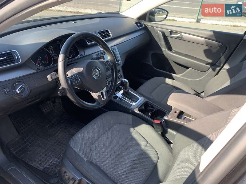 Универсал Volkswagen Passat 2012 в Киеве