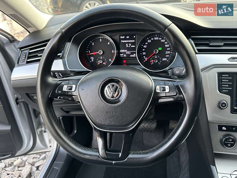 Універсал Volkswagen Passat 2017 в Рівному