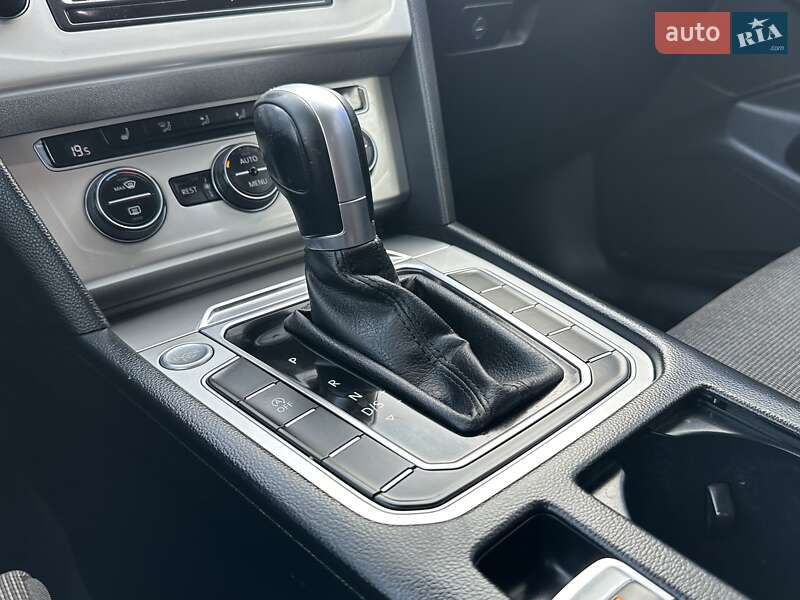 Універсал Volkswagen Passat 2017 в Рівному