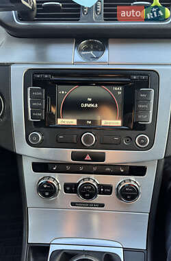 Седан Volkswagen Passat 2011 в 