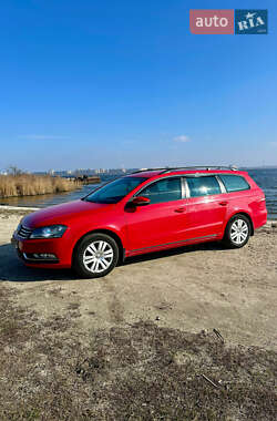 Универсал Volkswagen Passat 2011 в 