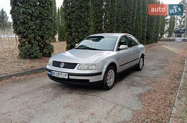 Седан Volkswagen Passat 1999 в Дубно