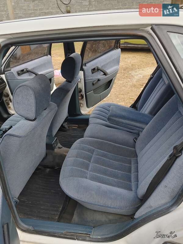 Седан Volkswagen Passat 1989 в Стрые