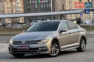 Седан Volkswagen Passat 2015 в Киеве