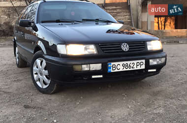 Универсал Volkswagen Passat 1995 в Новояворовске