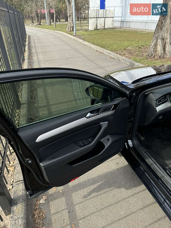 Седан Volkswagen Passat 2017 в Киеве