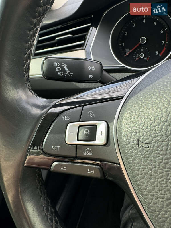 Седан Volkswagen Passat 2017 в Киеве