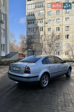 Седан Volkswagen Passat 2001 в Ромнах