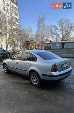 Седан Volkswagen Passat 2001 в Ромнах