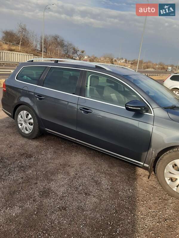 Универсал Volkswagen Passat 2011 в Ровно