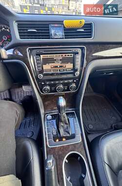 Седан Volkswagen Passat 2014 в 