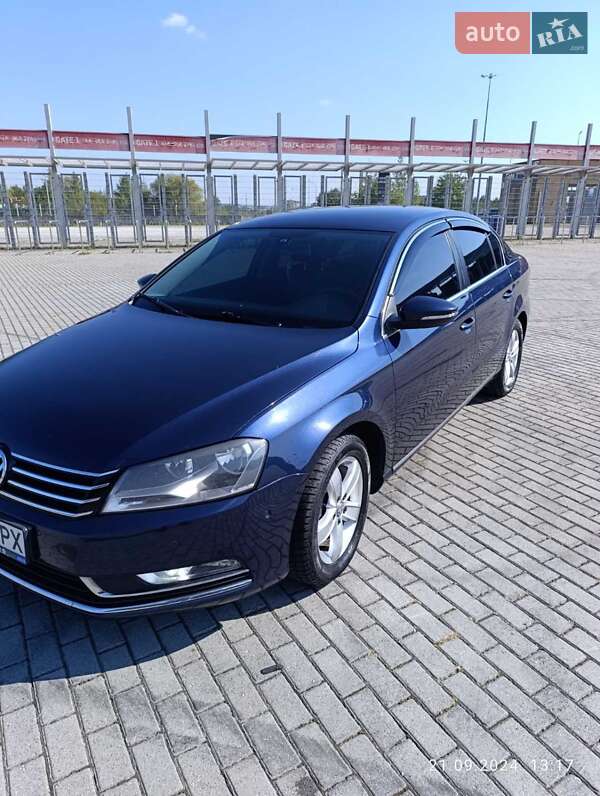 Седан Volkswagen Passat 2014 в Львове