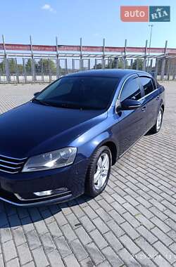 Седан Volkswagen Passat 2014 в Львове