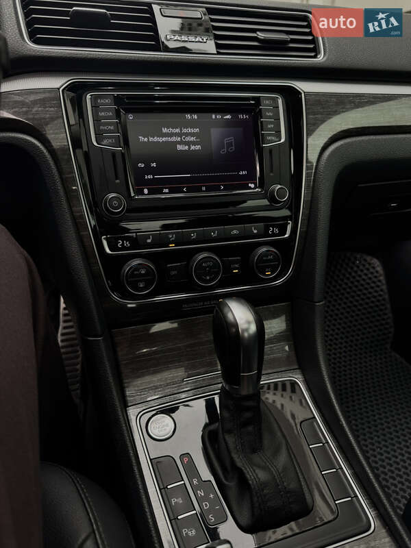 Седан Volkswagen Passat 2018 в Києві