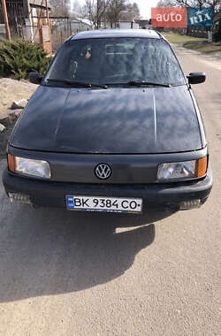 Седан Volkswagen Passat 1990 в 