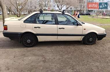 Седан Volkswagen Passat 1992 в 