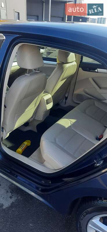 Седан Volkswagen Passat 2012 в Киеве