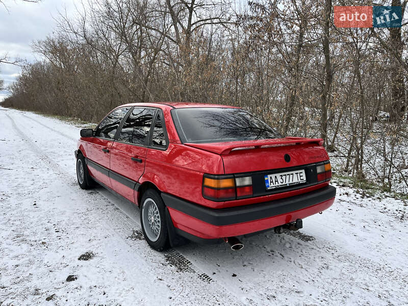 Седан Volkswagen Passat 1989 в Києві