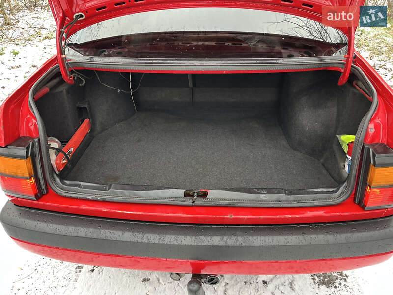 Седан Volkswagen Passat 1989 в Києві