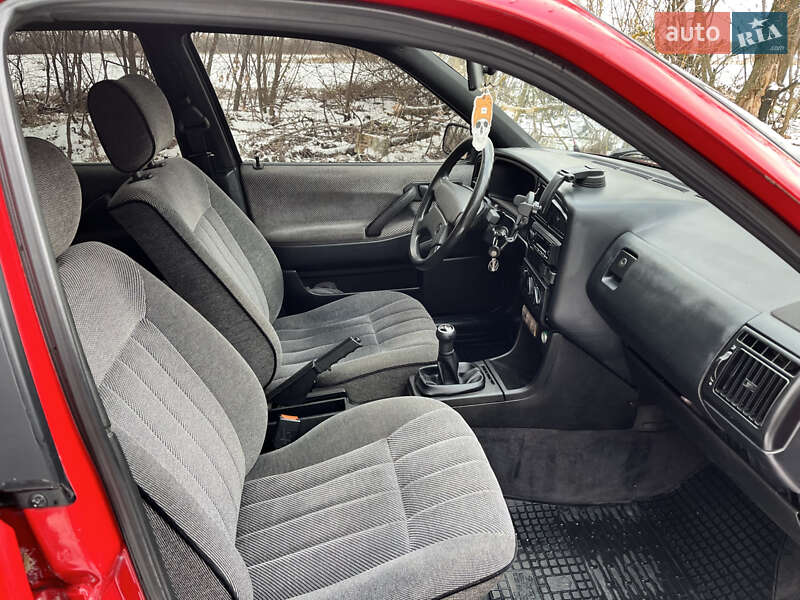 Седан Volkswagen Passat 1989 в Києві