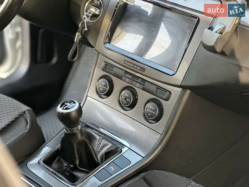 Седан Volkswagen Passat 2007 в Сарнах