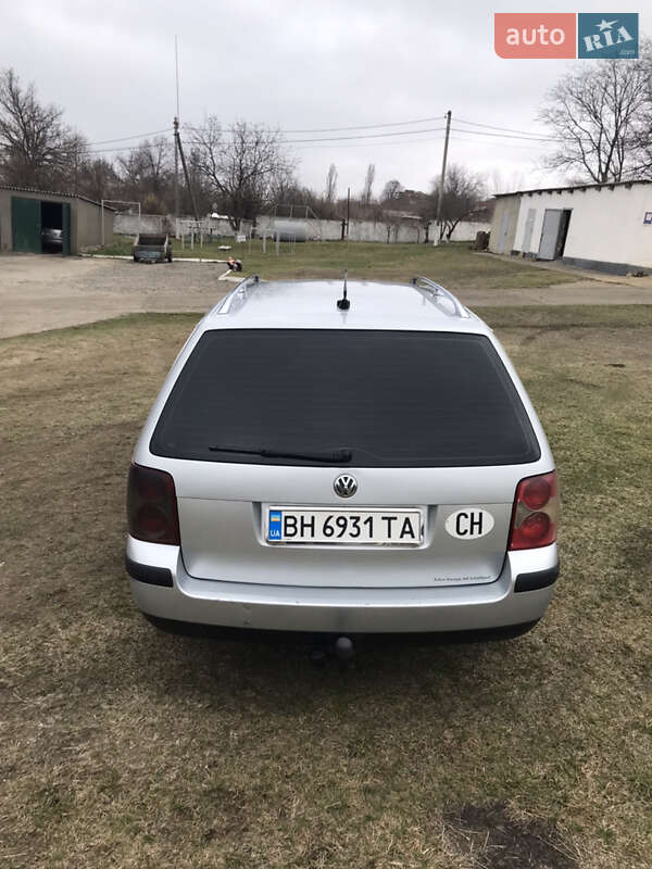 Універсал Volkswagen Passat 2001 в Окнах