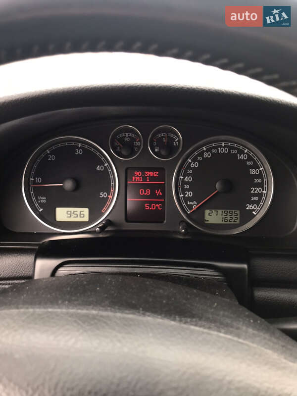 Універсал Volkswagen Passat 2001 в Окнах