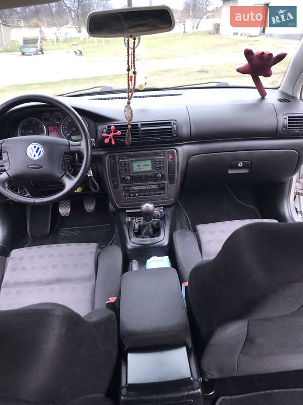 Універсал Volkswagen Passat 2001 в Окнах