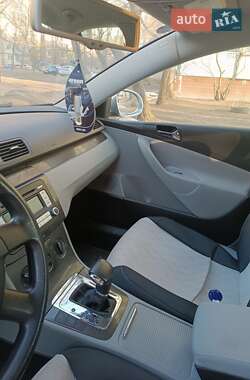 Седан Volkswagen Passat 2006 в Каменском