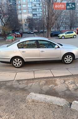 Седан Volkswagen Passat 2006 в Кам'янському