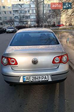 Седан Volkswagen Passat 2006 в Каменском