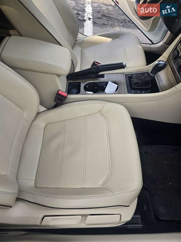 Седан Volkswagen Passat 2017 в Киеве фото 12 Седан Volkswagen Passat 2017 в Киеве