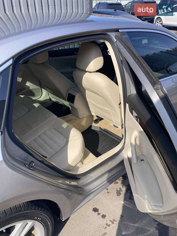Седан Volkswagen Passat 2013 в Дніпрі