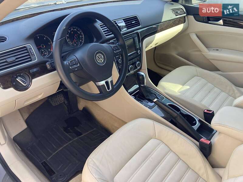 Седан Volkswagen Passat 2013 в Дніпрі