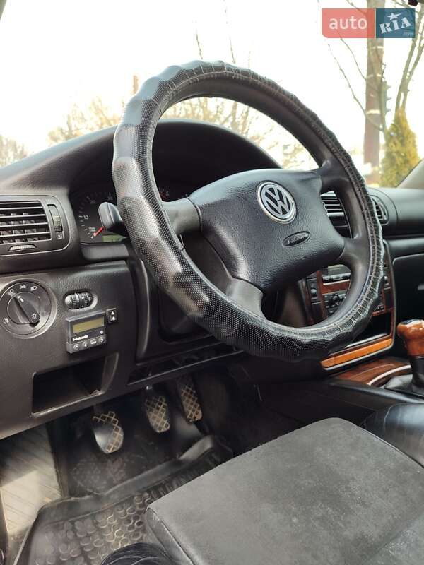 Седан Volkswagen Passat 1998 в Дніпрі
