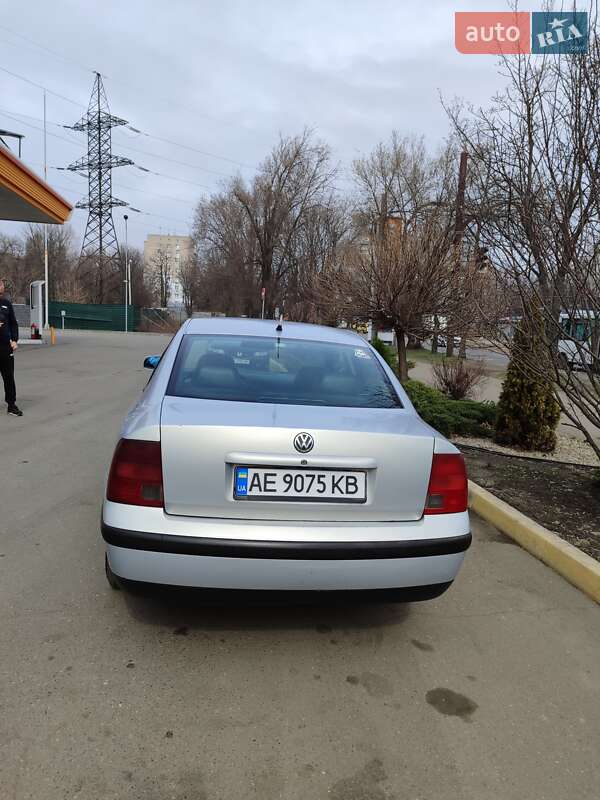 Седан Volkswagen Passat 1998 в Дніпрі
