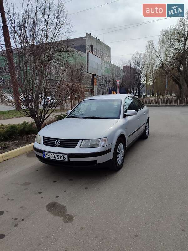 Седан Volkswagen Passat 1998 в Дніпрі