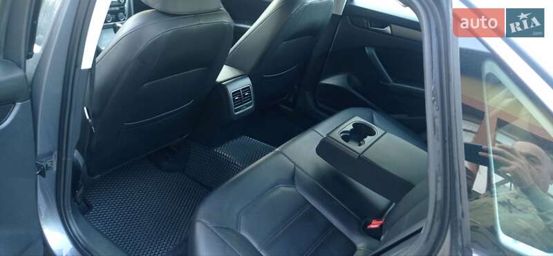 Седан Volkswagen Passat 2014 в Делятині